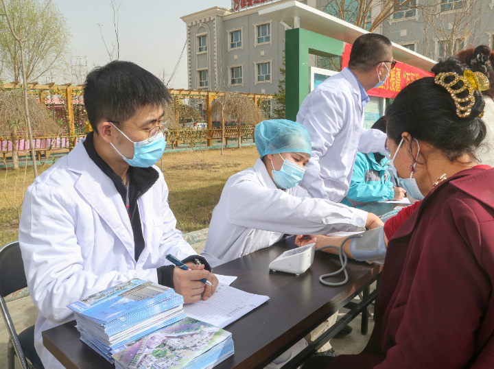 罗君1.jpg 罗君1.jpg